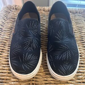 OluKai Pehula Women’s Breathable Black and White Palm Slip-On Shoes size W9